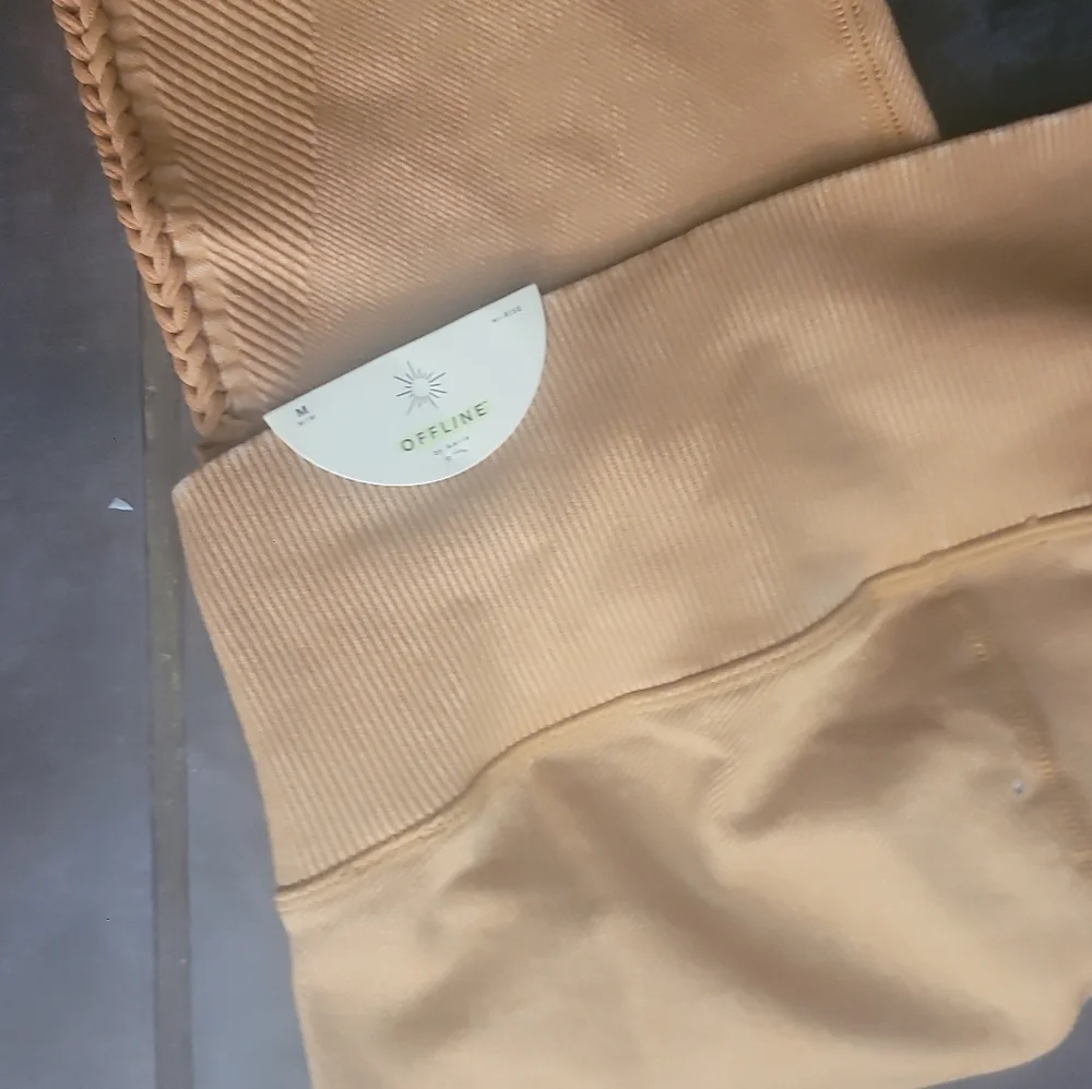 NWT Aerie High-Waist Seamless Leggings in Camel Golden with Side Perforation Med - Picture 3 of 4